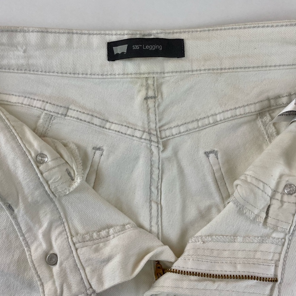 Levi’s White Denim Jeans. Leggings.  Jeggings. Skinny. Size 17. Super cute!